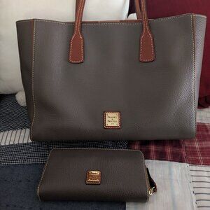 Dooney & Bourke Large Tote w/ Matching Wallet